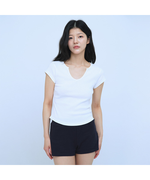 CURETTY(キュリティ)の「C 90S ライン スリットネック ハーフスリーブ Tシャツ_ホワイト(Tシャツ/カットソー・レディース・ホワイト・SMALL)」の1枚目の写真