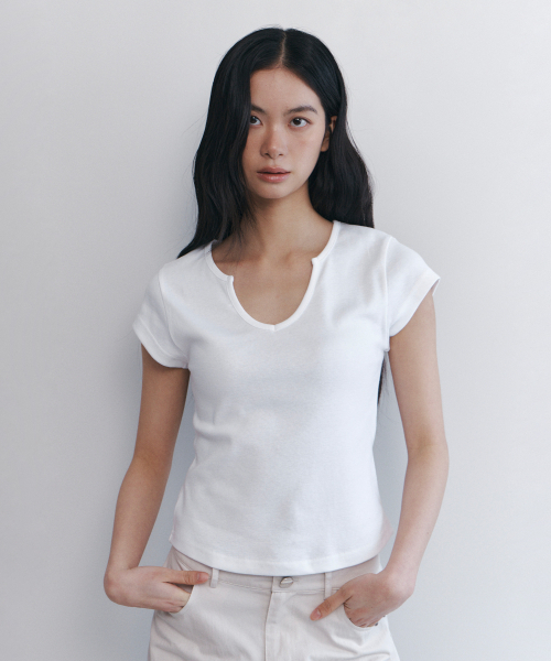 CURETTY(キュリティ)の「C 90S ライン スリットネック ハーフスリーブ Tシャツ_ホワイト(Tシャツ/カットソー・レディース・ホワイト・SMALL)」の2枚目の写真