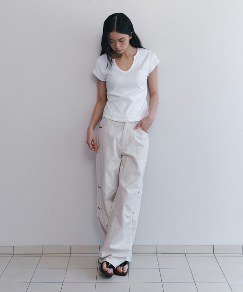CURETTY(キュリティ)の「C 90S ライン スリットネック ハーフスリーブ Tシャツ_ホワイト(Tシャツ/カットソー・レディース・ホワイト・SMALL)」の3枚目の写真