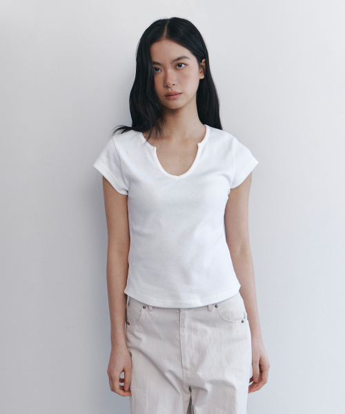 CURETTY(キュリティ)の「C 90S ライン スリットネック ハーフスリーブ Tシャツ_ホワイト(Tシャツ/カットソー・レディース・ホワイト・SMALL)」の4枚目の写真