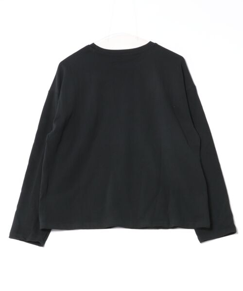 BY THE BAY(バイザベイ)の「【定番・着回し最強】無地オーバーサイズクルーネック長袖Tシャツ/6色展開|ロンT ゆったり 大人カジュアル 韓国ファッション 春秋コーデ レイヤード(Tシャツ/カットソー・レディース・ホワイト/チャコールグレー/ブラック/ネイビー/レッド/ブラウン・FREE)」の7枚目の写真
