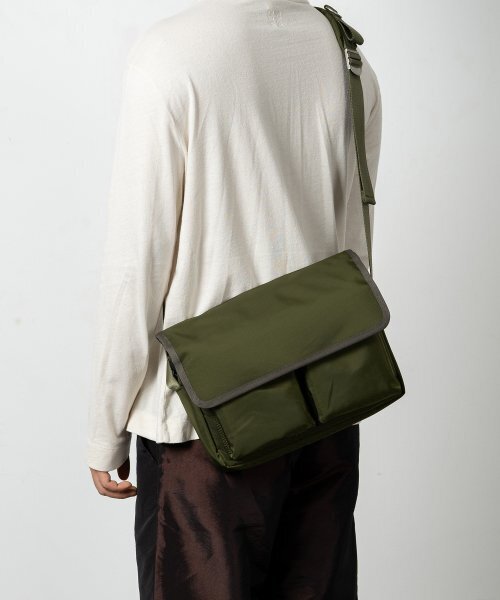 HAH ARCHIVE(ハーアーカイブ)の「5-Pocket Crossbody Bag (Khaki)(メッセンジャーバッグ・レディース・その他・FREE)」の1枚目の写真