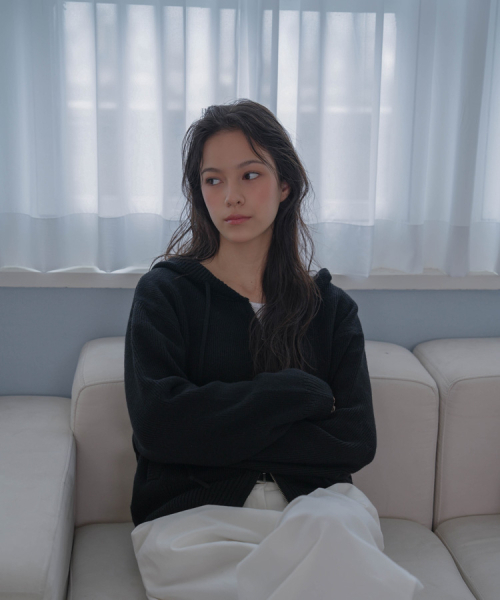 DEHEVE（デヘヴェ）の「Two-way Hood Zip-up Knit [Black]（ニット/セーター・レディース・ブラック・FREE）」の6枚目の写真