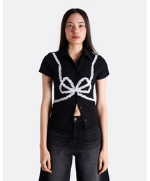 SIO（シオ）の「リボンディテールショートスリーブシャツ[ブラック]（シャツ/ブラウス）」