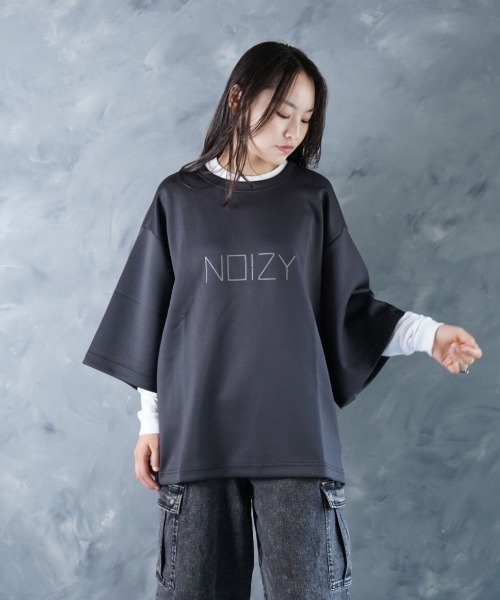 NOIZY(ノイジー)の「NOIZY CODE LOGO TEE / ワンポイント プリント 半袖 Tシャツ(Tシャツ/カットソー・メンズ・パープル/ホワイト/ブラック・LARGE/MEDIUM)」の2枚目の写真