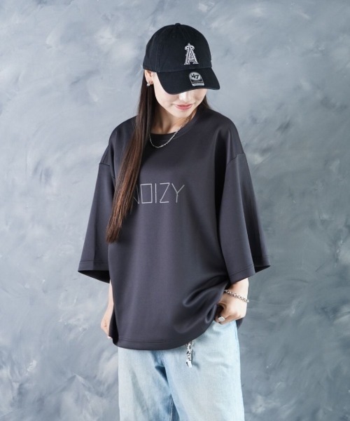 NOIZY(ノイジー)の「NOIZY CODE LOGO TEE / ワンポイント プリント 半袖 Tシャツ(Tシャツ/カットソー・メンズ・パープル/ホワイト/ブラック・LARGE/MEDIUM)」の17枚目の写真