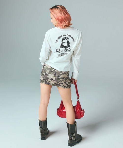 X-girl（エックスガール）の「ARCH LOGO AND FACE L/S TEE（Tシャツ/カットソー・レディース・ブラック/ホワイト・S/M/L）」の5枚目の写真