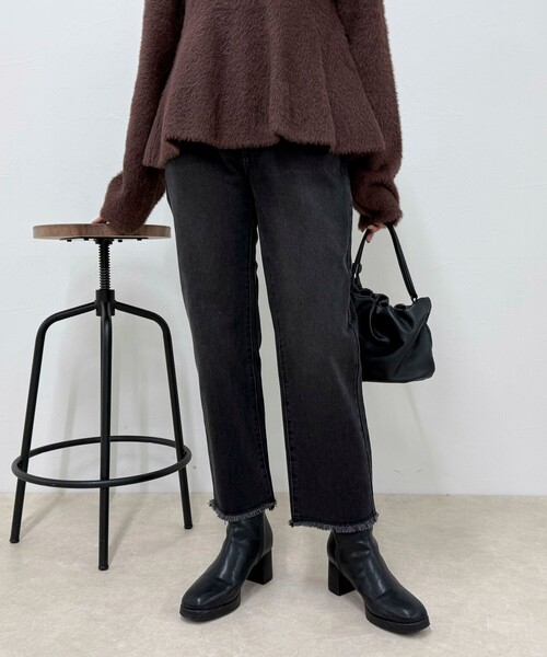 fredy emue（フレディエミュ）の「カットオフデニムパンツ（デニムパンツ・レディース・ブルー/チャコールグレー・36/38）」の2枚目の写真