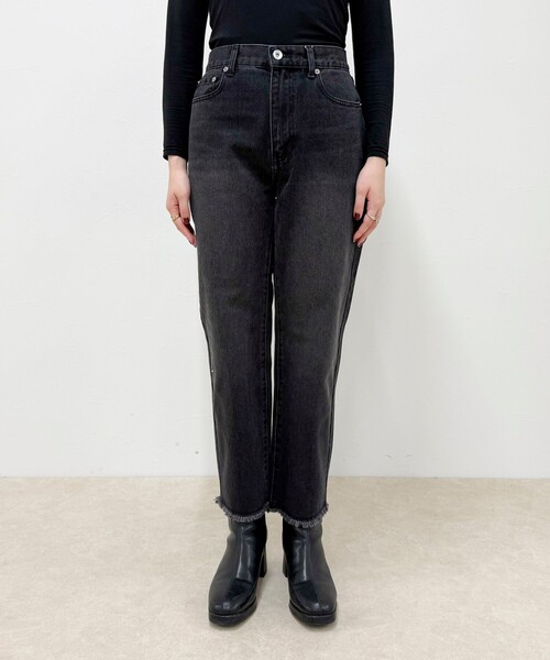 fredy emue（フレディエミュ）の「カットオフデニムパンツ（デニムパンツ・レディース・ブルー/チャコールグレー・36/38）」の12枚目の写真