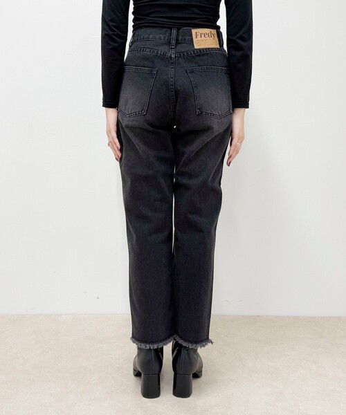 fredy emue（フレディエミュ）の「カットオフデニムパンツ（デニムパンツ・レディース・ブルー/チャコールグレー・36/38）」の14枚目の写真