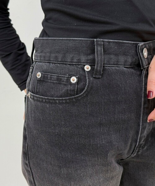 fredy emue（フレディエミュ）の「カットオフデニムパンツ（デニムパンツ・レディース・ブルー/チャコールグレー・36/38）」の18枚目の写真