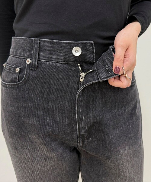 fredy emue（フレディエミュ）の「カットオフデニムパンツ（デニムパンツ・レディース・ブルー/チャコールグレー・36/38）」の19枚目の写真