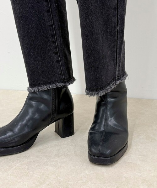 fredy emue（フレディエミュ）の「カットオフデニムパンツ（デニムパンツ・レディース・ブルー/チャコールグレー・36/38）」の20枚目の写真