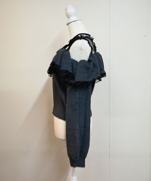 MA*RS(アメーバーマーズ)の「クロスチャーム付きオフショルニット(ニット/セーター・レディース・ホワイト/グレー/ブラック・FREE)」の12枚目の写真