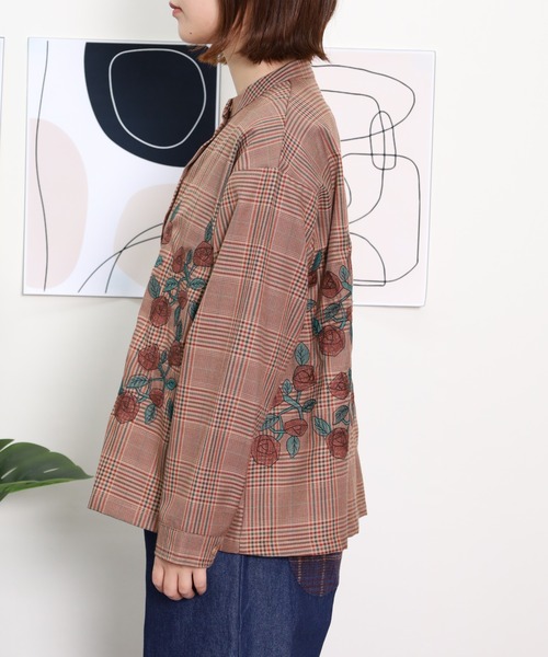 Emago(イマゴ)の「EMAGO グレンチェックローズ刺繍シャツ(シャツ/ブラウス・レディース・ベージュ/チャコールグレー・FREE)」の18枚目の写真