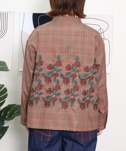 Emago(イマゴ)の「EMAGO グレンチェックローズ刺繍シャツ(シャツ/ブラウス・レディース・ベージュ/チャコールグレー・FREE)」の19枚目の写真