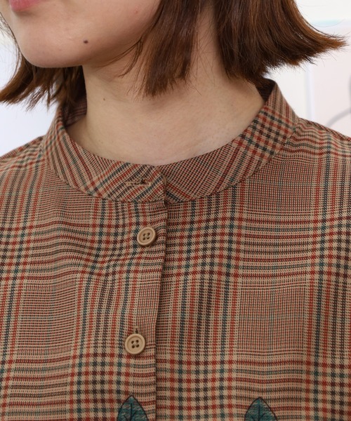 Emago(イマゴ)の「EMAGO グレンチェックローズ刺繍シャツ(シャツ/ブラウス・レディース・ベージュ/チャコールグレー・FREE)」の20枚目の写真