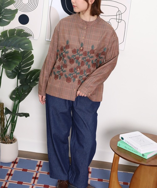 Emago(イマゴ)の「EMAGO グレンチェックローズ刺繍シャツ(シャツ/ブラウス・レディース・ベージュ/チャコールグレー・FREE)」の14枚目の写真