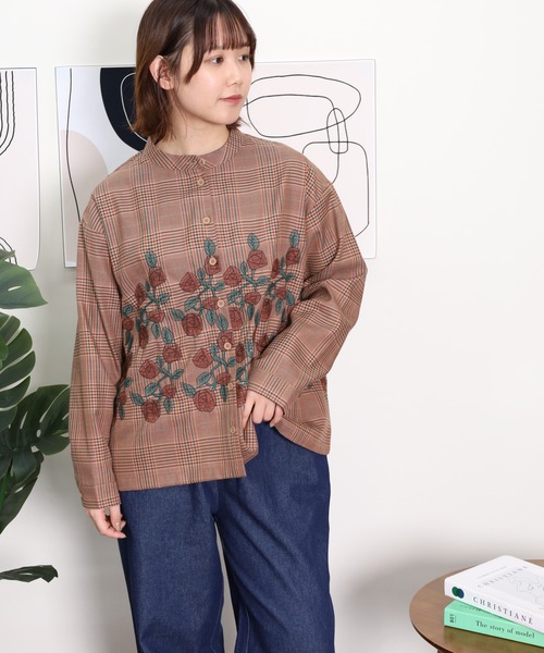 Emago(イマゴ)の「EMAGO グレンチェックローズ刺繍シャツ(シャツ/ブラウス・レディース・ベージュ/チャコールグレー・FREE)」の10枚目の写真