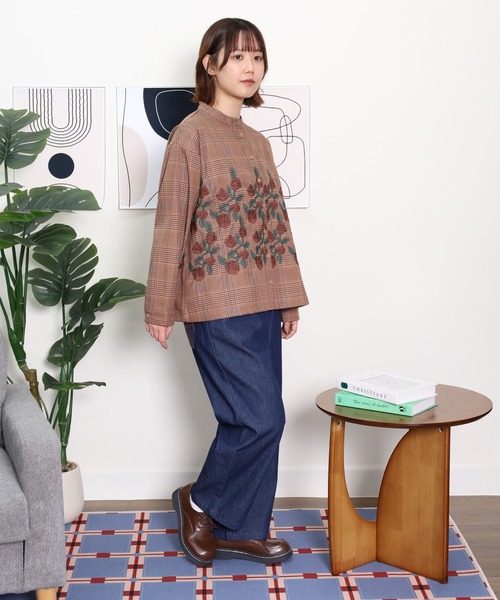 Emago(イマゴ)の「EMAGO グレンチェックローズ刺繍シャツ(シャツ/ブラウス・レディース・ベージュ/チャコールグレー・FREE)」の15枚目の写真
