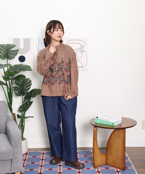 Emago(イマゴ)の「EMAGO グレンチェックローズ刺繍シャツ(シャツ/ブラウス・レディース・ベージュ/チャコールグレー・FREE)」の16枚目の写真
