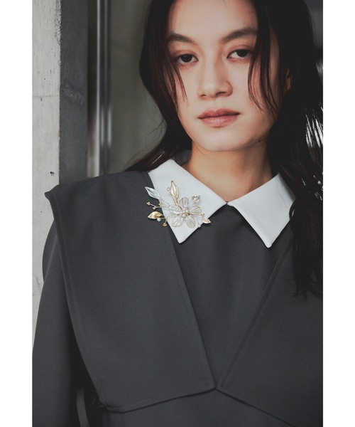 niana（ニアナ）の「アメリカンフラワーブローチ コサージュ シルバー フォーマル セレモニー 結婚式 二次会 成人式 同窓会 入学式 卒業式 お呼ばれ オケージョン（ブローチ/コサージュ・レディース・ゴールド・FREE）」の3枚目の写真