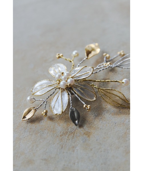 niana（ニアナ）の「アメリカンフラワーブローチ コサージュ シルバー フォーマル セレモニー 結婚式 二次会 成人式 同窓会 入学式 卒業式 お呼ばれ オケージョン（ブローチ/コサージュ・レディース・ゴールド・FREE）」の8枚目の写真