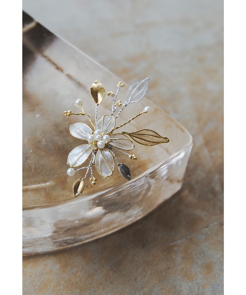 niana（ニアナ）の「アメリカンフラワーブローチ コサージュ シルバー フォーマル セレモニー 結婚式 二次会 成人式 同窓会 入学式 卒業式 お呼ばれ オケージョン（ブローチ/コサージュ・レディース・ゴールド・FREE）」の2枚目の写真