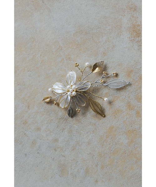 niana（ニアナ）の「アメリカンフラワーブローチ コサージュ シルバー フォーマル セレモニー 結婚式 二次会 成人式 同窓会 入学式 卒業式 お呼ばれ オケージョン（ブローチ/コサージュ・レディース・ゴールド・FREE）」の7枚目の写真