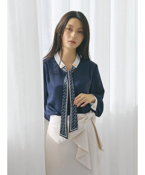 TONAL（トーナル）の「スカーフタイドッキングブラウス（シャツ/ブラウス・レディース・ライトブルー/ネイビー/ピンク/グレー/オフホワイト・MEDIUM）」の4枚目の写真