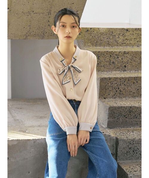 TONAL（トーナル）の「スカーフタイドッキングブラウス（シャツ/ブラウス・レディース・ライトブルー/ネイビー/ピンク/グレー/オフホワイト・MEDIUM）」の5枚目の写真