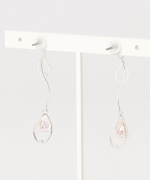Zoule(ゾーラ)の「Zoule ゾーラ:”New me”シリーズ sakura petal 桜 さくら サクラ ピアス(ピアス(両耳用)・レディース・ピンクゴールド・FREE)」の4枚目の写真