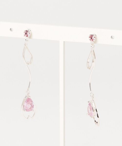 Zoule(ゾーラ)の「Zoule ゾーラ:”New me”シリーズ sakura petal 桜 さくら サクラ ピアス(ピアス(両耳用)・レディース・ピンクゴールド・FREE)」の3枚目の写真