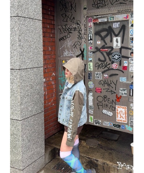 Desigual(デシグアル)の「ミッキー&ミニー デニム 混素材 フードジャケット ディズニー(デニムジャケット・レディース・ブルー・S/XL/L/M/XS)」の1枚目の写真