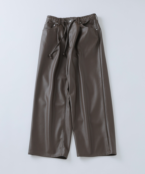 JOURNAL STANDARD relume(ジャーナルスタンダード レリューム)の「フェイクレザー ワイドストレート イージーパンツ(その他パンツ・メンズ・ブラック/ブラウン系その他・MEDIUM/LARGE)」の2枚目の写真