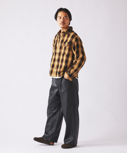 JOURNAL STANDARD relume(ジャーナルスタンダード レリューム)の「フェイクレザー ワイドストレート イージーパンツ(その他パンツ・メンズ・ブラック/ブラウン系その他・MEDIUM/LARGE)」の7枚目の写真