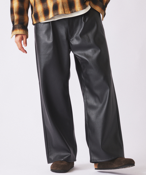 JOURNAL STANDARD relume(ジャーナルスタンダード レリューム)の「フェイクレザー ワイドストレート イージーパンツ(その他パンツ・メンズ・ブラック/ブラウン系その他・MEDIUM/LARGE)」の11枚目の写真