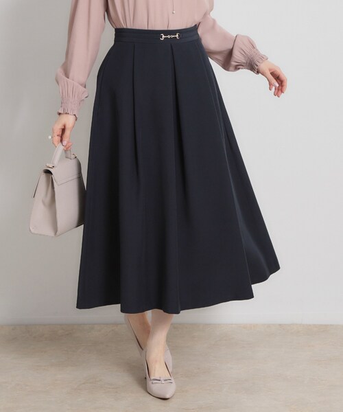 couture brooch（クチュールブローチ）の「【洗える・通勤】ビットベルト タックスカート（スカート・レディース・ブラウン系その他/ネイビー・36/40/38/42）」の2枚目の写真
