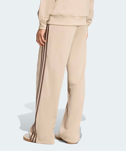 adidas(アディダス)の「【adidas(アディダス)】FIREBIRD LOOSE TRACK PANTS(その他パンツ・レディース・ベージュ系その他2・M/S)」の2枚目の写真