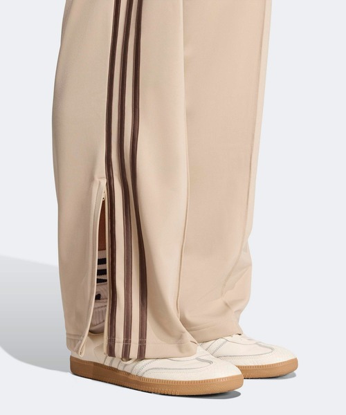adidas(アディダス)の「【adidas(アディダス)】FIREBIRD LOOSE TRACK PANTS(その他パンツ・レディース・ベージュ系その他2・M/S)」の4枚目の写真