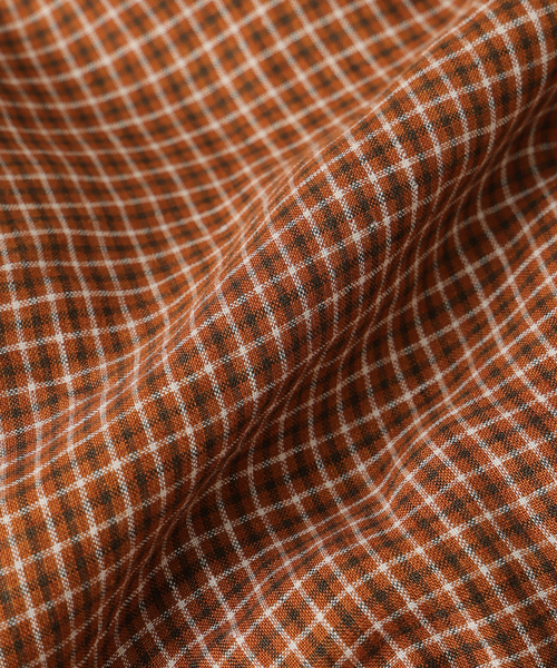 JOURNAL STANDARD（ジャーナルスタンダード）の「チェック ソフト リネン シャツ（シャツ/ブラウス・メンズ・ベージュ/オレンジ/クリアブルー/ブラック系その他・SMALL/MEDIUM/LARGE）」の6枚目の写真