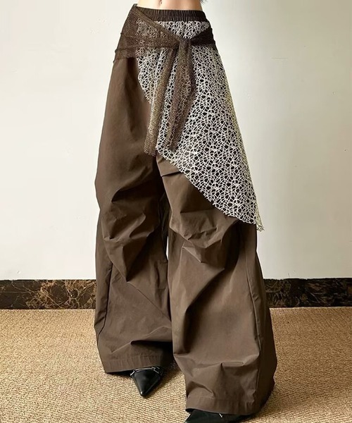 GLAMOROUS JANE（グラマラスジェーン）の「レースレイヤードナイロンワイドパンツ（その他パンツ・レディース・ブラウン・M/S）」の4枚目の写真