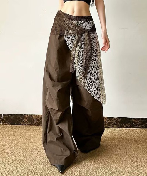 GLAMOROUS JANE（グラマラスジェーン）の「レースレイヤードナイロンワイドパンツ（その他パンツ・レディース・ブラウン・M/S）」の5枚目の写真