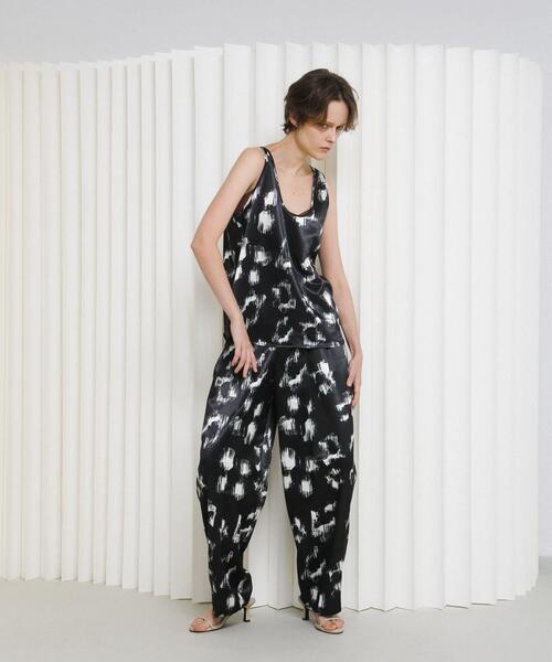 LAATO（ラート）の「black flower pants（その他パンツ・レディース・その他1・TALL/FREE）」の2枚目の写真