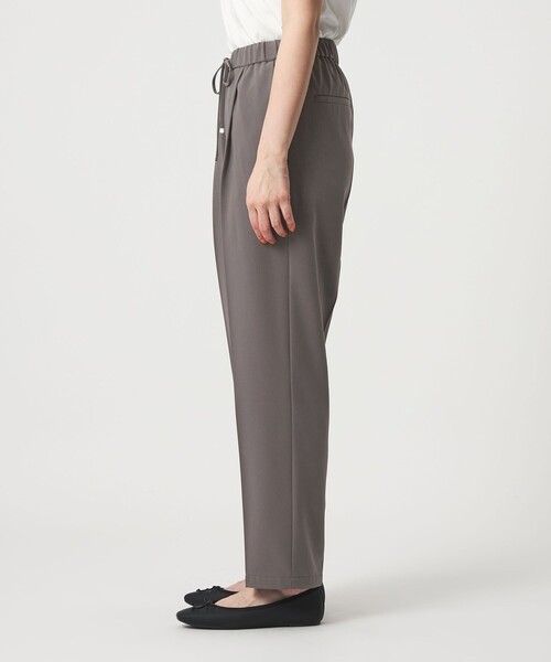 A DAY IN THE LIFE UNITED ARROWS(アデイインザライフユナイテッドアローズ)の「タックイージー テーパードパンツ ‐ウォッシャブル‐<A DAY IN THE LIFE>(その他パンツ・レディース・ブラック/ネイビー/モカ/オレンジ・M/S)」の11枚目の写真