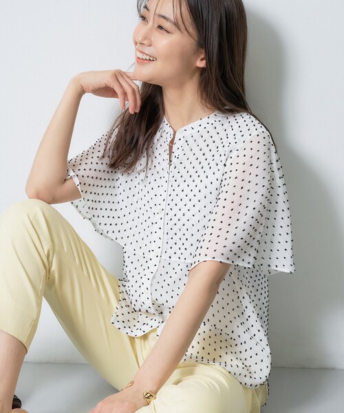 INDIVI(インディヴィ)の「【洗える/ドットモチーフ】ケープスリーブブラウス(シャツ/ブラウス・レディース・ホワイト系4/スモーキーグリーン系/ブラック/ライトグレー・38/05/13/15 /19/34)」の2枚目の写真