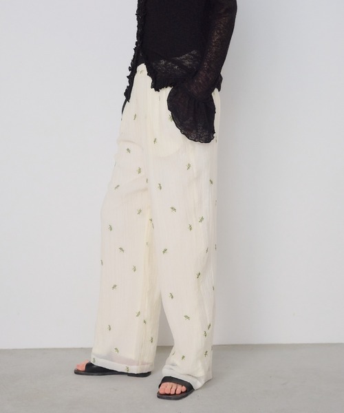 Shelly island（シェリーアイランド）の「小花刺繍シアーイージーパンツ（その他パンツ・レディース・ブラック/ホワイト・FREE）」の2枚目の写真