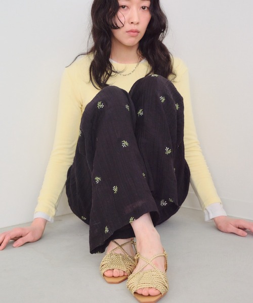 Shelly island（シェリーアイランド）の「小花刺繍シアーイージーパンツ（その他パンツ・レディース・ブラック/ホワイト・FREE）」の11枚目の写真