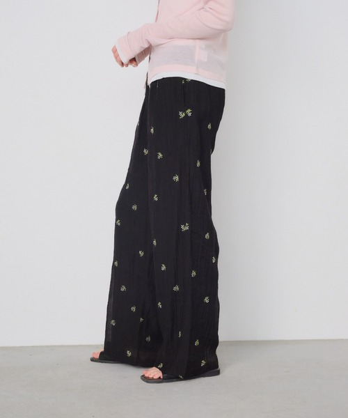 Shelly island（シェリーアイランド）の「小花刺繍シアーイージーパンツ（その他パンツ・レディース・ブラック/ホワイト・FREE）」の14枚目の写真