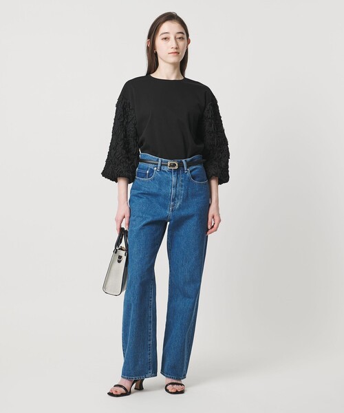 UNITED ARROWS(ユナイテッドアローズ)の「エンブロイダリーフラワー ショルダーコンビ カットソー(Tシャツ/カットソー・レディース・ホワイト/ブラック・FREE)」の5枚目の写真